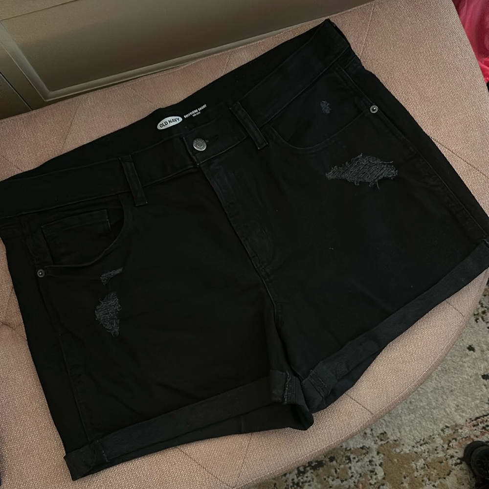 Black mid-rise boyfriend denim shorts. Old navy. New.